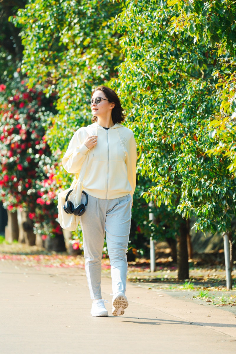 ラインストーンジップUPパーカー　アイボリー　1535-1424 