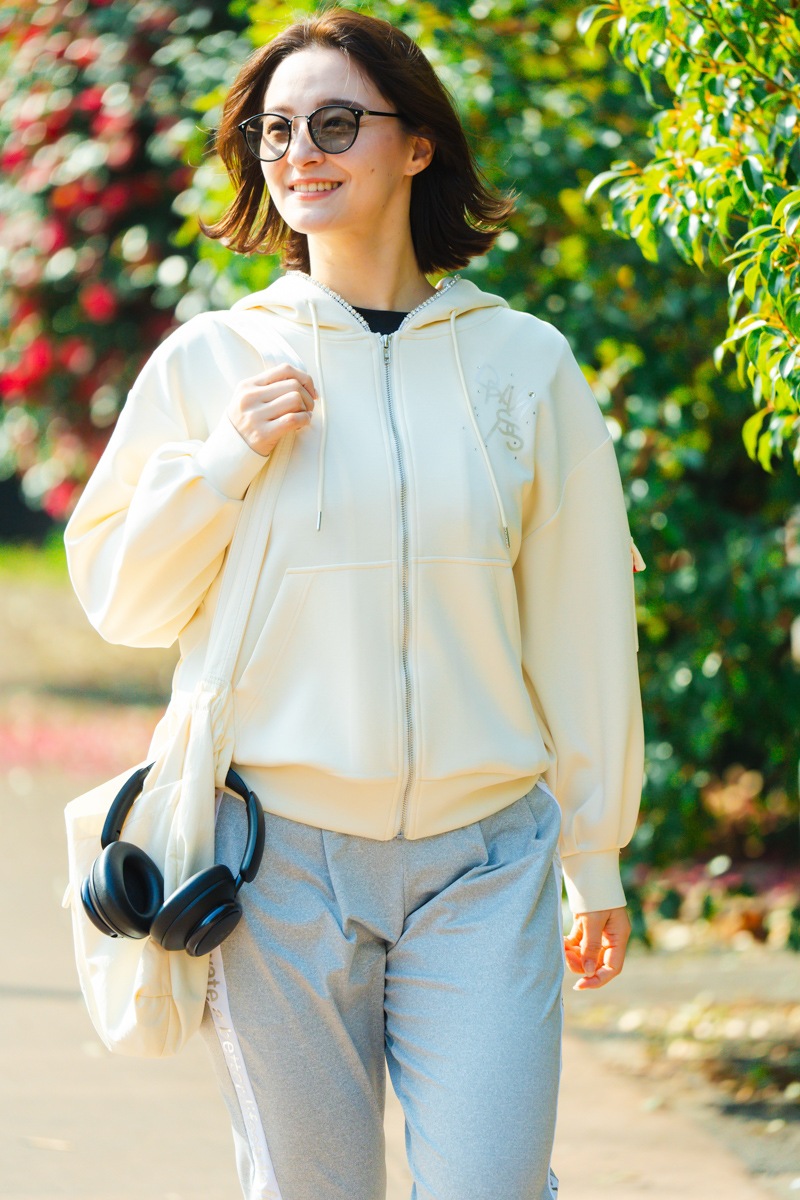 ラインストーンジップUPパーカー　アイボリー　1535-1424 