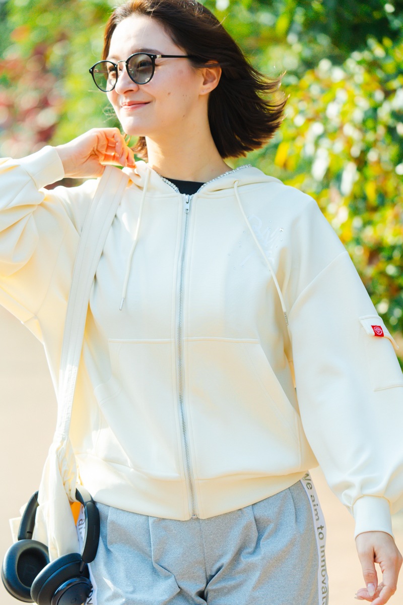 ラインストーンジップUPパーカー　アイボリー　1535-1424 