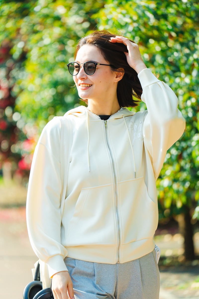 ラインストーンジップUPパーカー　アイボリー　1535-1424 