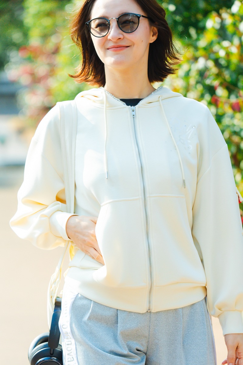 ラインストーンジップUPパーカー　アイボリー　1535-1424 