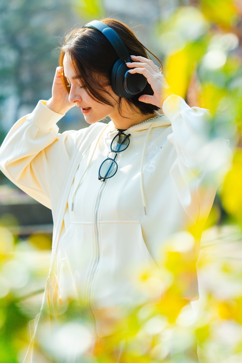 ラインストーンジップUPパーカー　アイボリー　1535-1424 