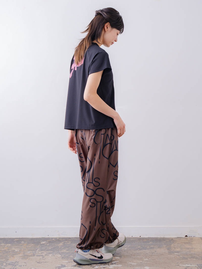 スプレーロゴ ウェッジ Tシャツ ブラック 1534-1456