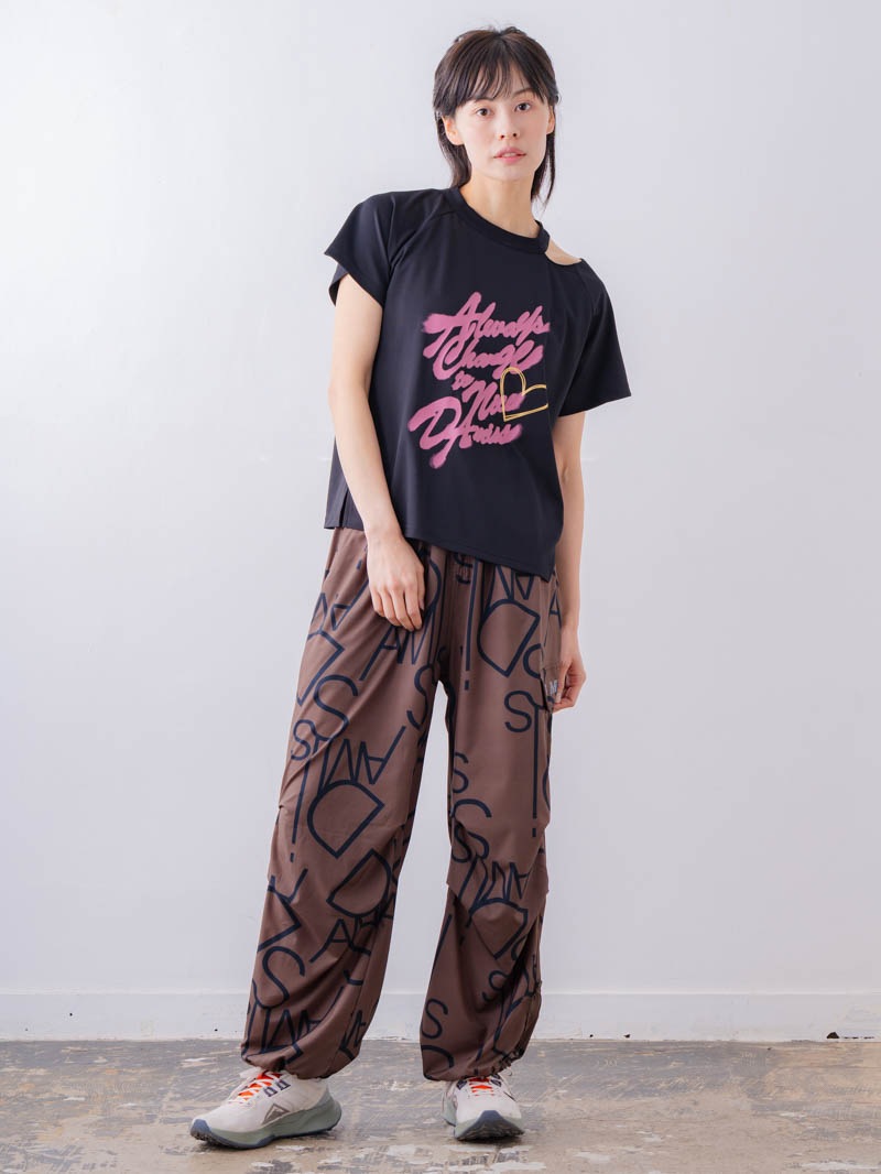 スプレーロゴ ウェッジ Tシャツ ブラック 1534-1456