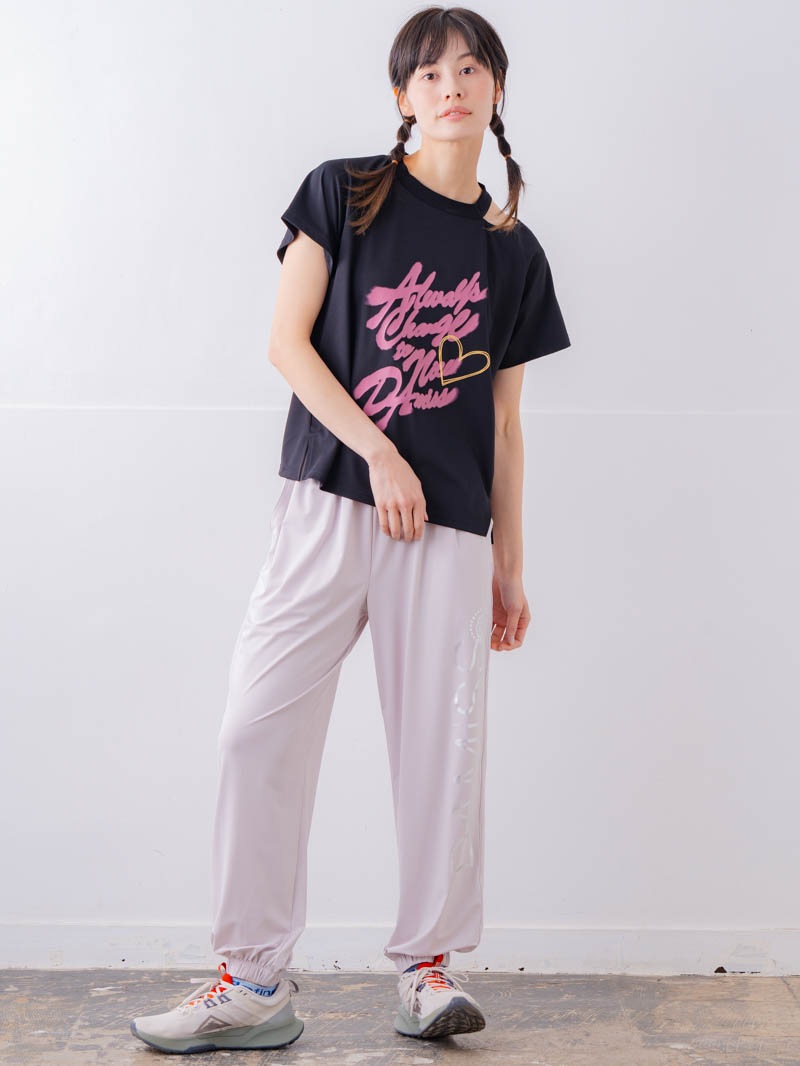 スプレーロゴ ウェッジ Tシャツ ブラック 1534-1456