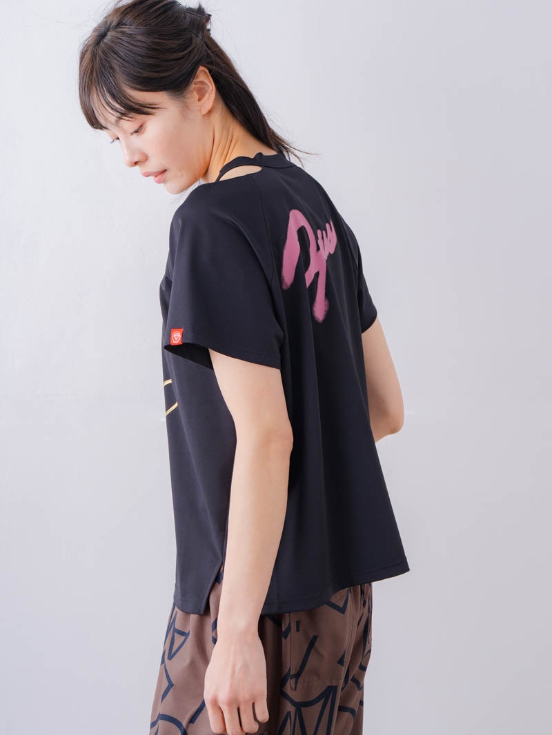 スプレーロゴ ウェッジ Tシャツ ブラック 1534-1456