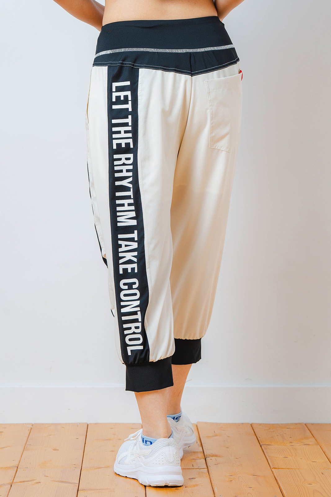 Airy カプリ パンツ アイボリー 1531-1444