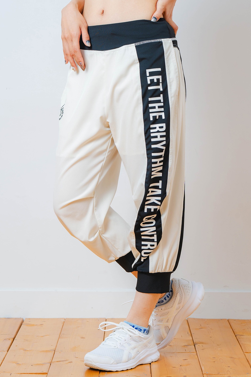 Airy カプリ パンツ アイボリー 1531-1444