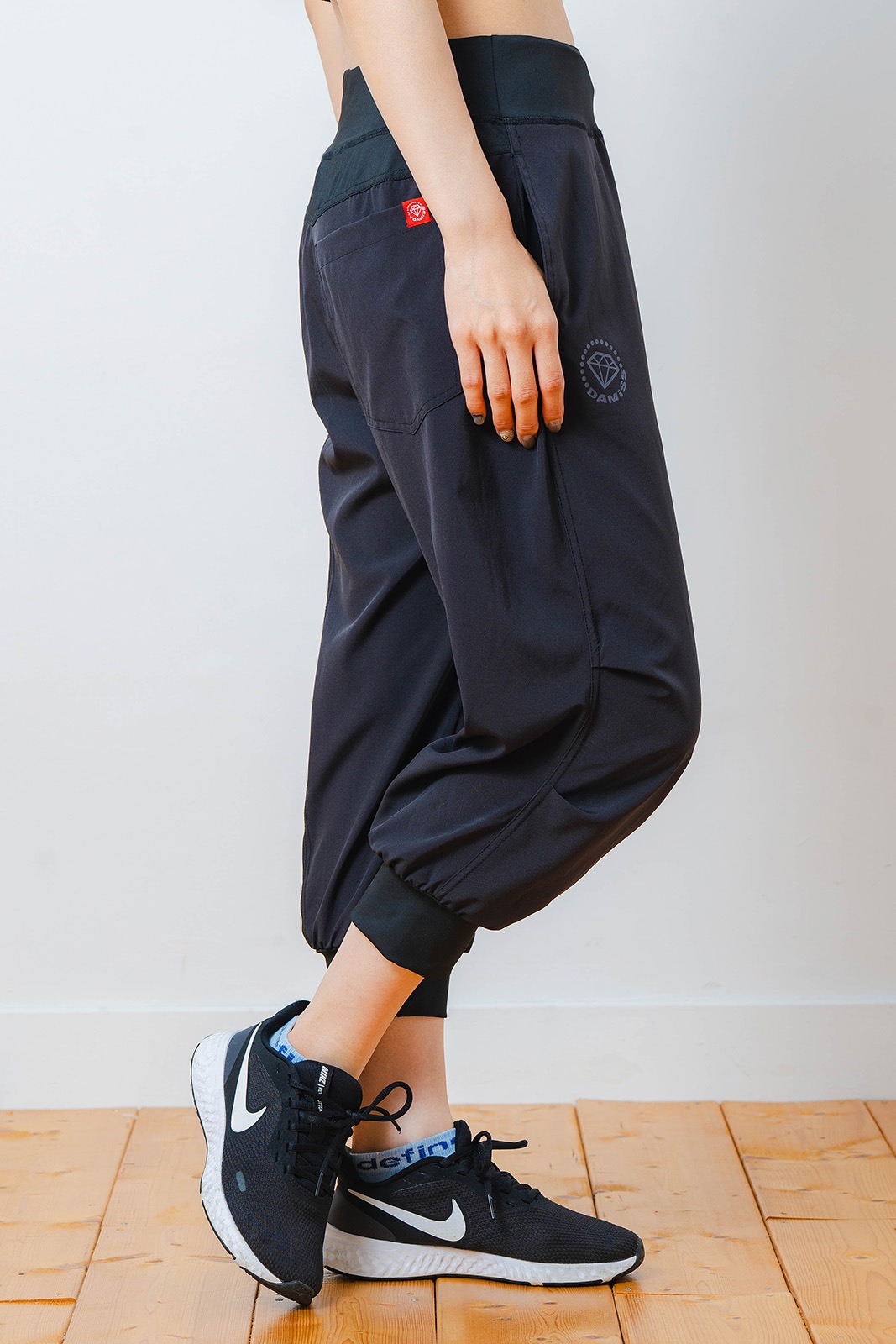 Airy カプリ パンツ ブラック 1531-1444