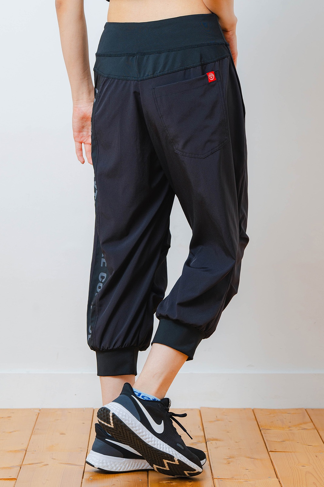 Airy カプリ パンツ ブラック 1531-1444