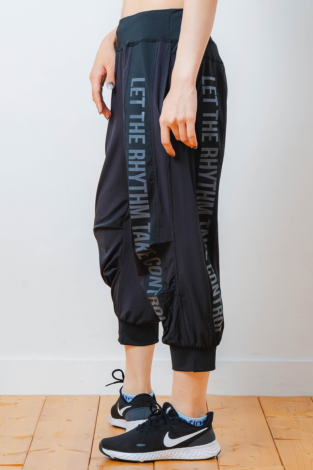 Airy カプリ パンツ ブラック 1531-1444