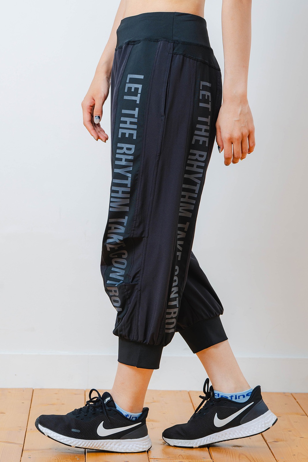 Airy カプリ パンツ ブラック 1531-1444