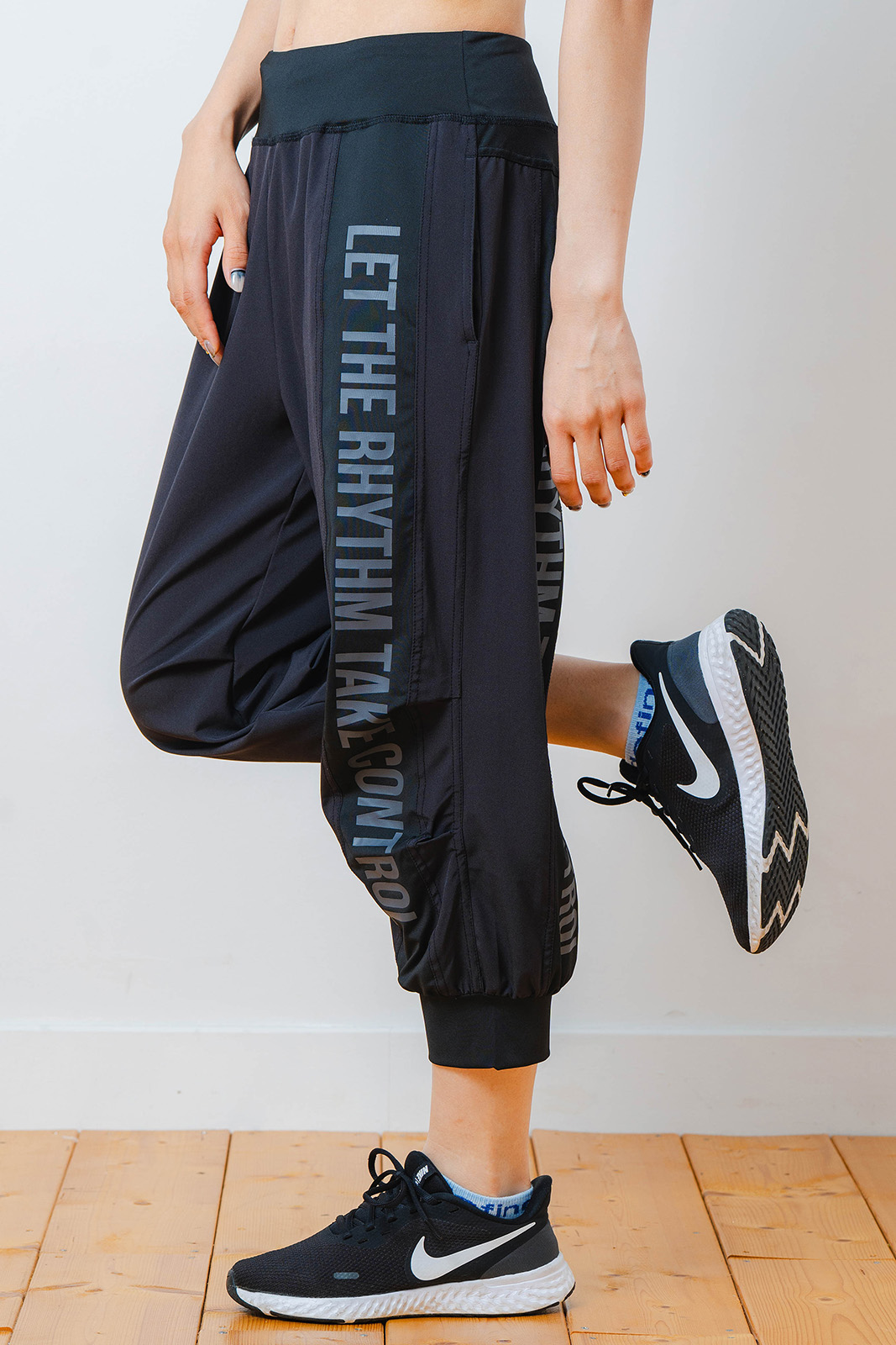 Airy カプリ パンツ ブラック 1531-1444