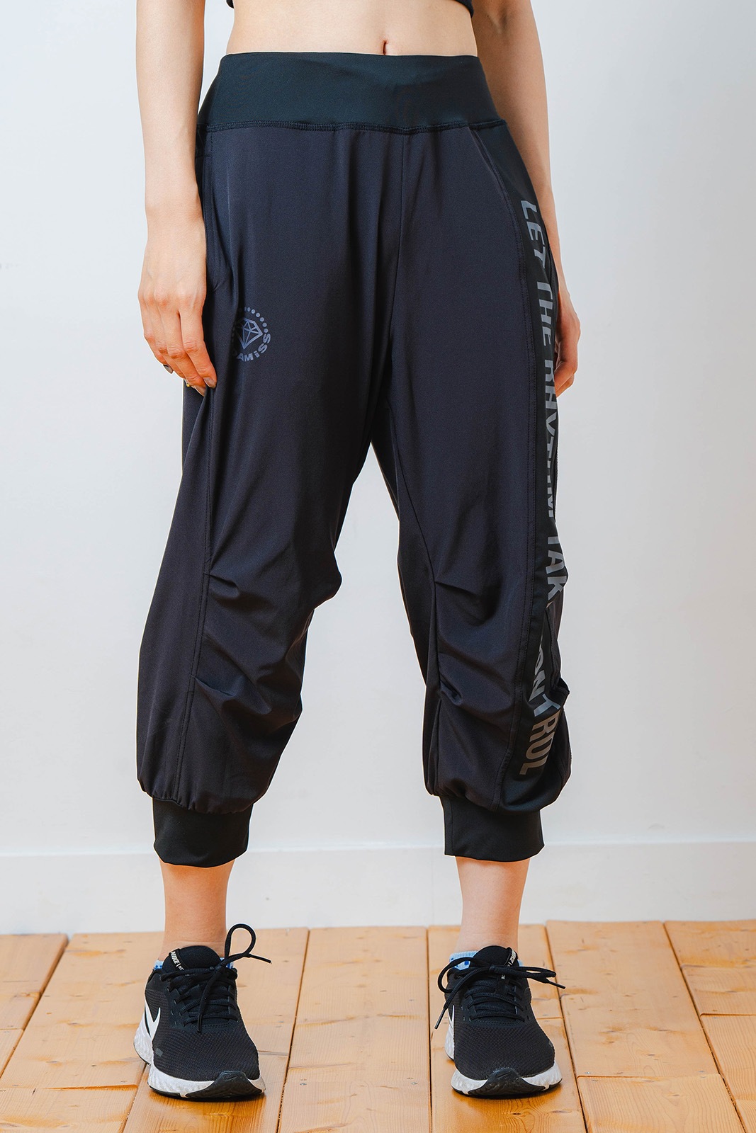 Airy カプリ パンツ ブラック 1531-1444