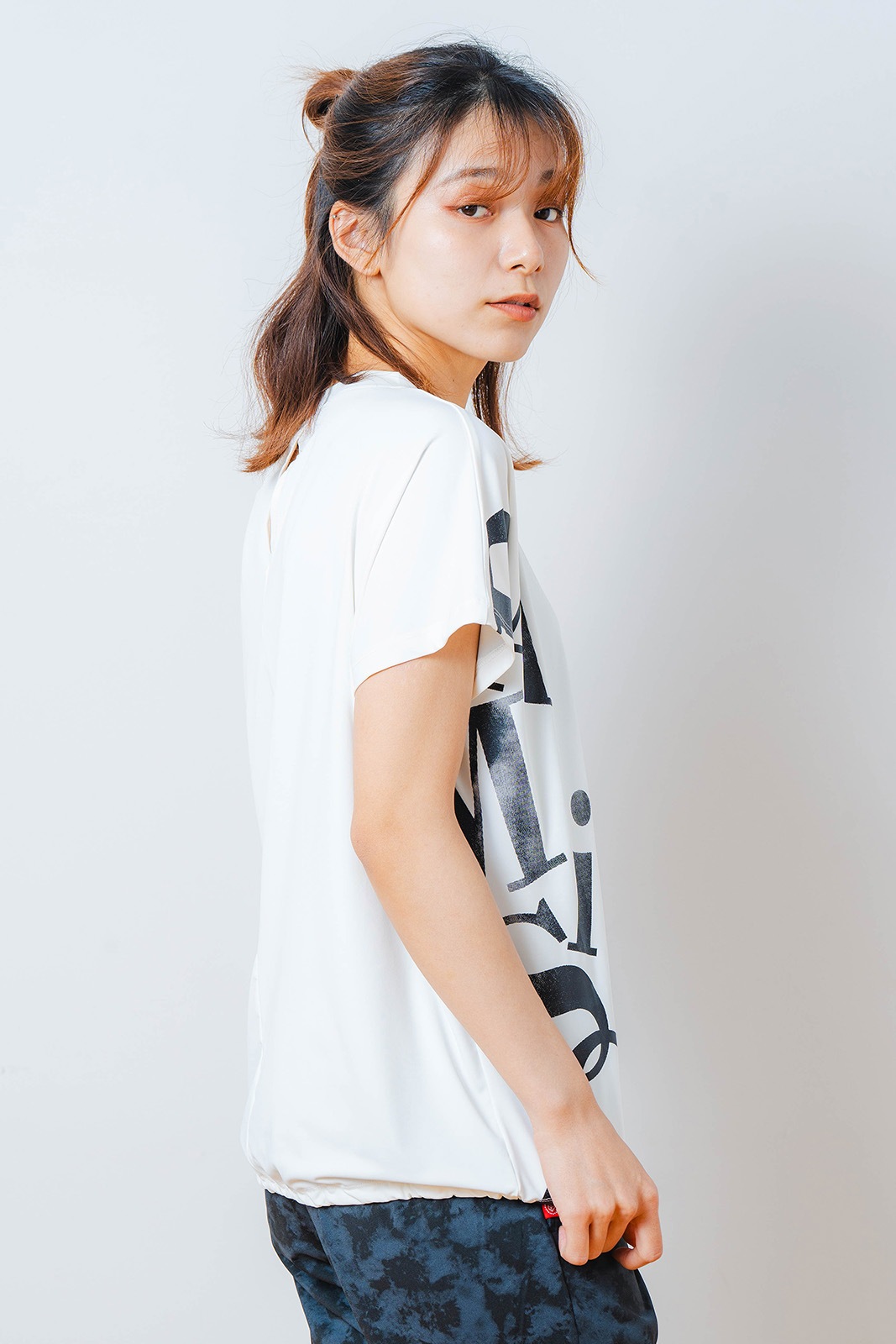 グラデーションテキスト Tシャツ ホワイト 1534-1449