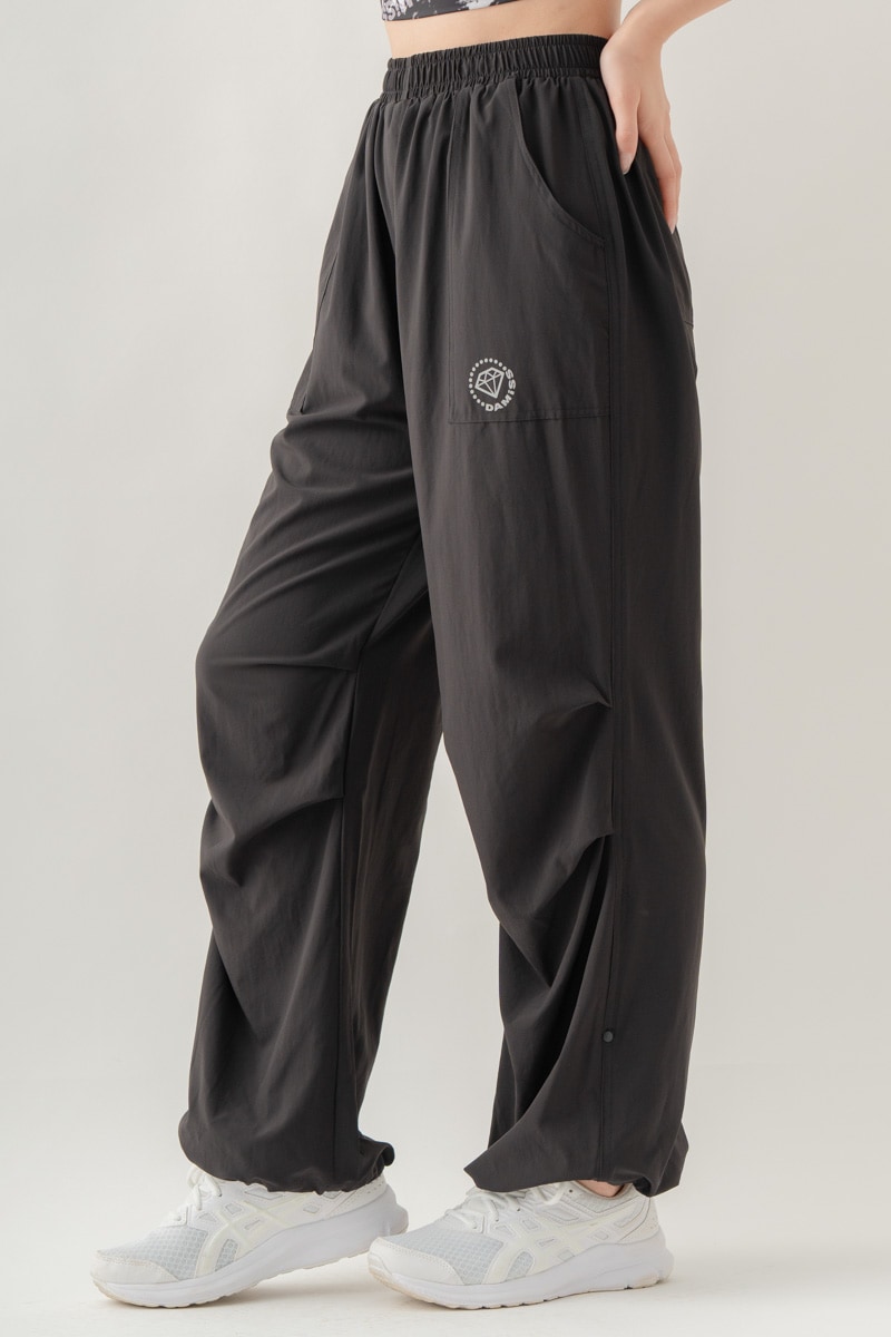 【先行割10％OFF】　ULTRA AIRY ワイドパンツ ブラック 1632-1485【8/17まで】
