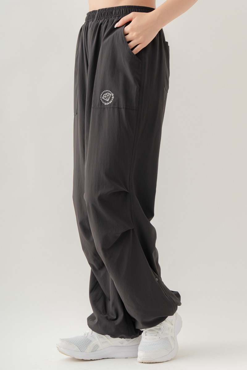 【先行割10％OFF】　ULTRA AIRY ワイドパンツ ブラック 1632-1485【8/17まで】