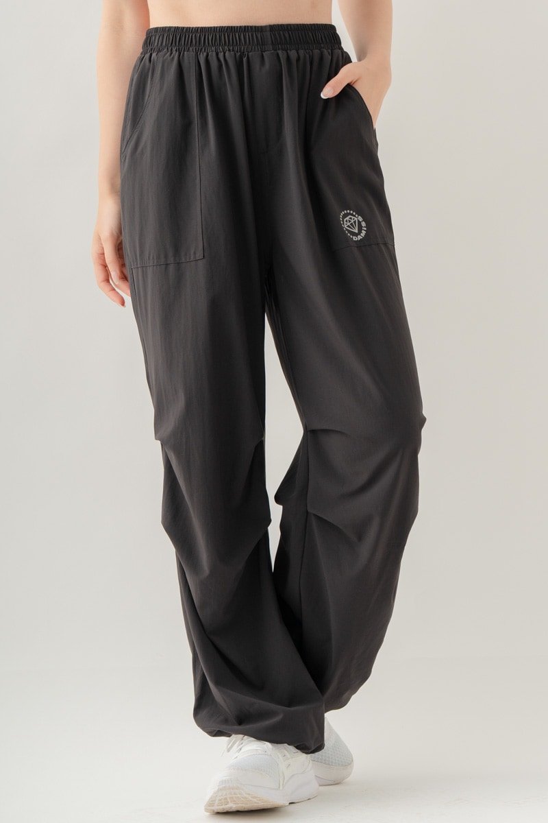 【先行割10％OFF】　ULTRA AIRY ワイドパンツ ブラック 1632-1485【8/17まで】