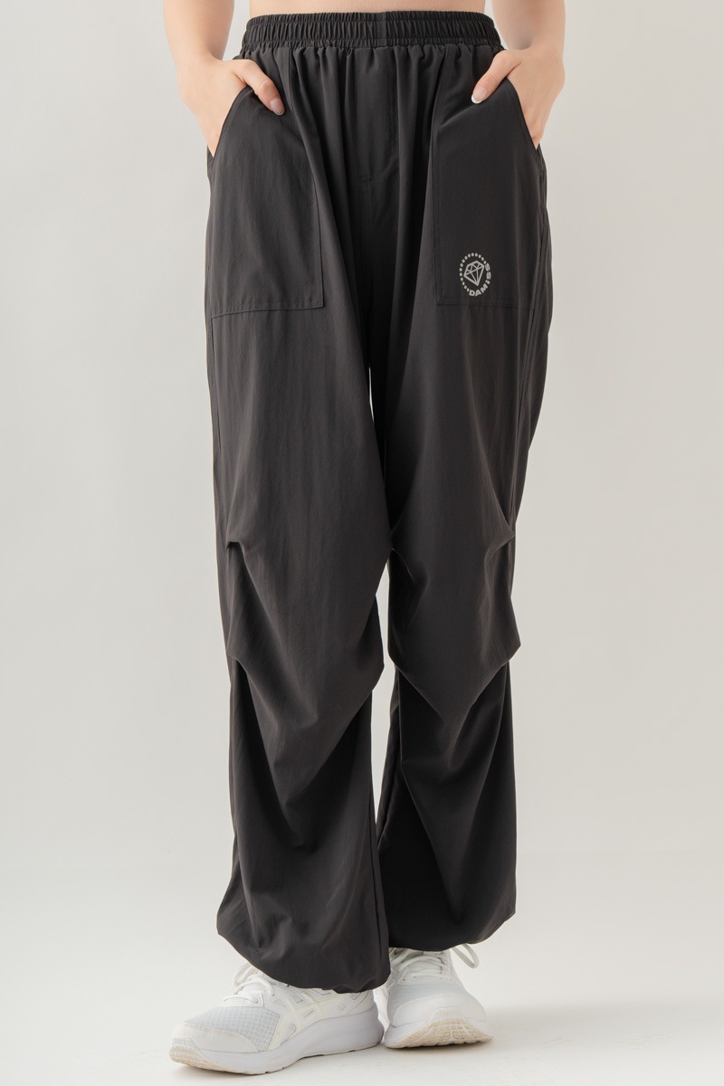 【先行割10％OFF】　ULTRA AIRY ワイドパンツ ブラック 1632-1485【8/17まで】