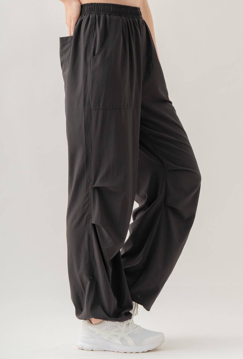 【先行割10％OFF】　ULTRA AIRY ワイドパンツ ブラック 1632-1485【8/17まで】