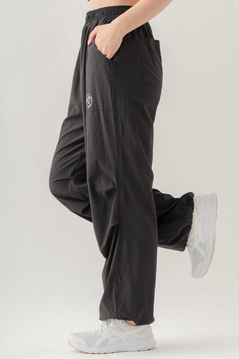 【先行割10％OFF】　ULTRA AIRY ワイドパンツ ブラック 1632-1485【8/17まで】