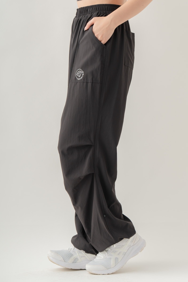 【先行割10％OFF】　ULTRA AIRY ワイドパンツ ブラック 1632-1485【8/17まで】
