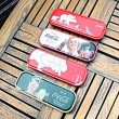 （先払いのみ）海外グッズ Coca-Cola（コカ・コーラ）クラシック ティン 筆箱 ペンケース（4種中1種ランダム発送）