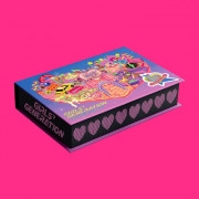 韓国音楽 少女時代 - 7集 「FOREVER 1」 DELUXE Ver. (CD+フォトブック10P+歌詞ペーパー+ステッカー1種+チケット1種+招待状+団体フォトカード1種+フォトカード1種)