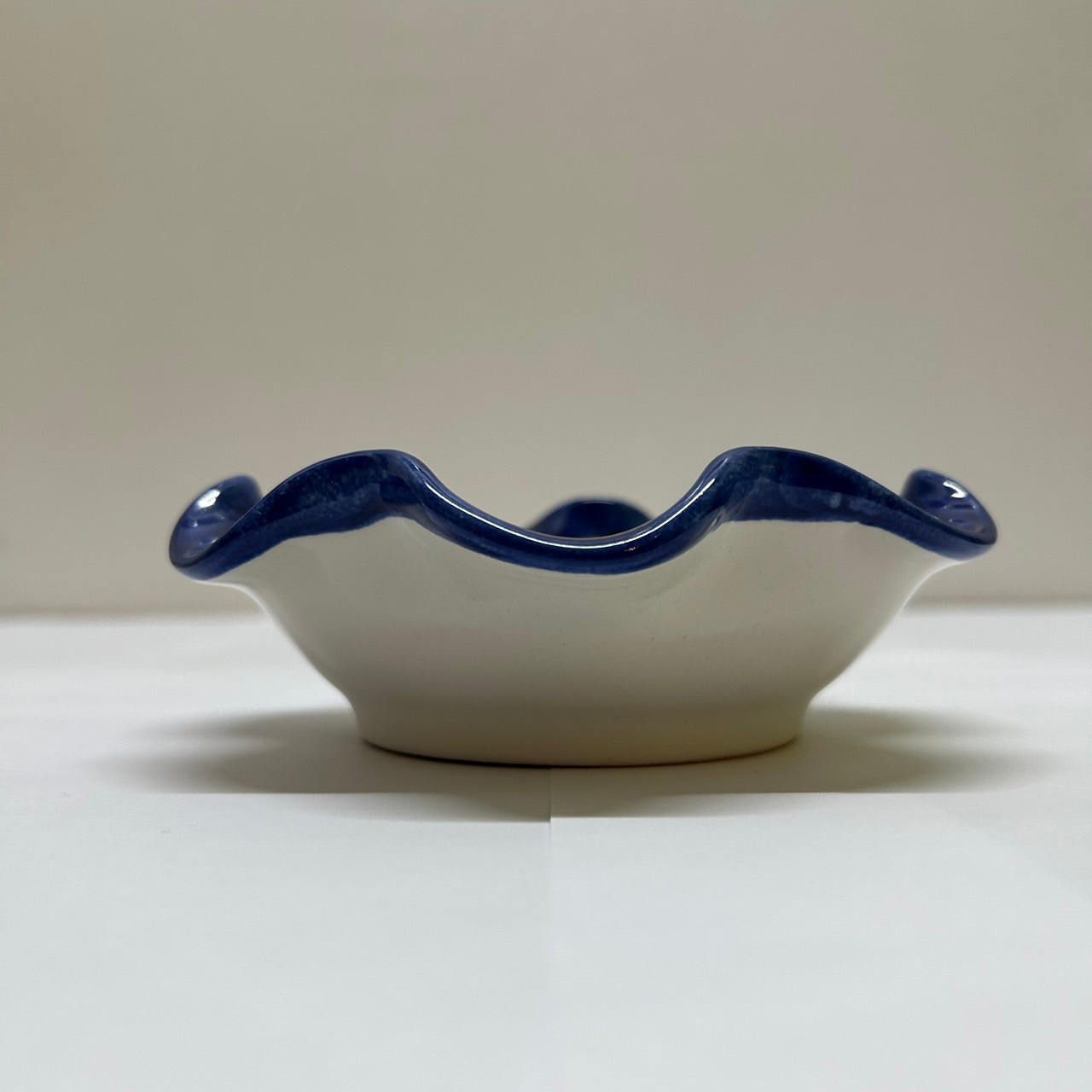 VIE130 フリル皿 ブルー フルーツフラワーレッド | 南イタリア食器