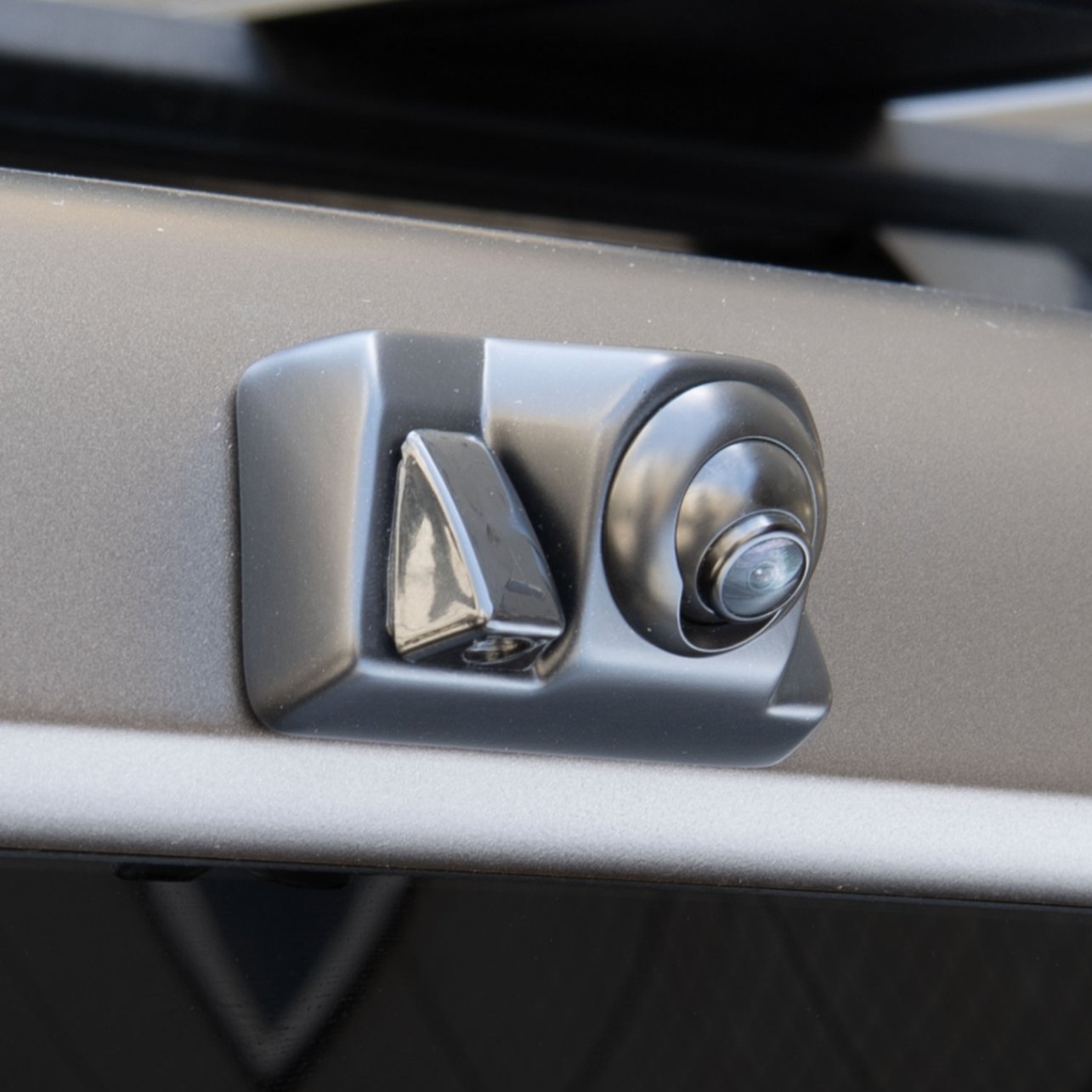 ハイマウントリアカメラキット つや消し黒塗装 デリカD:5用 RCK-102D3