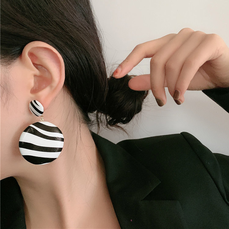 PU レザー 大きめ ゼブラ柄 ピアス