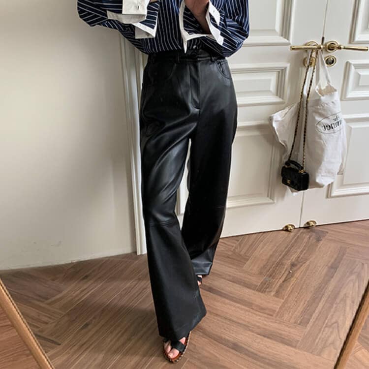 フェイクレザー ロング丈 ワイドパンツ