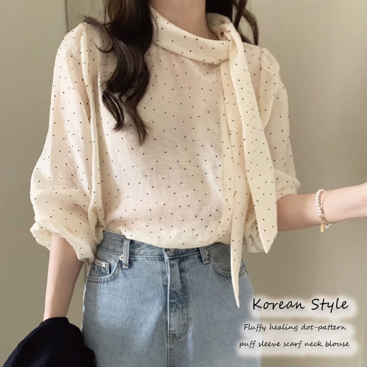 ふんわりドット×スカーフタイで魅せる、上品かわいい大人ブラウス