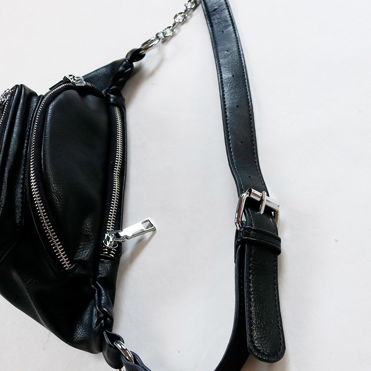 斜め掛け PUレザー チェーン ボディバッグ