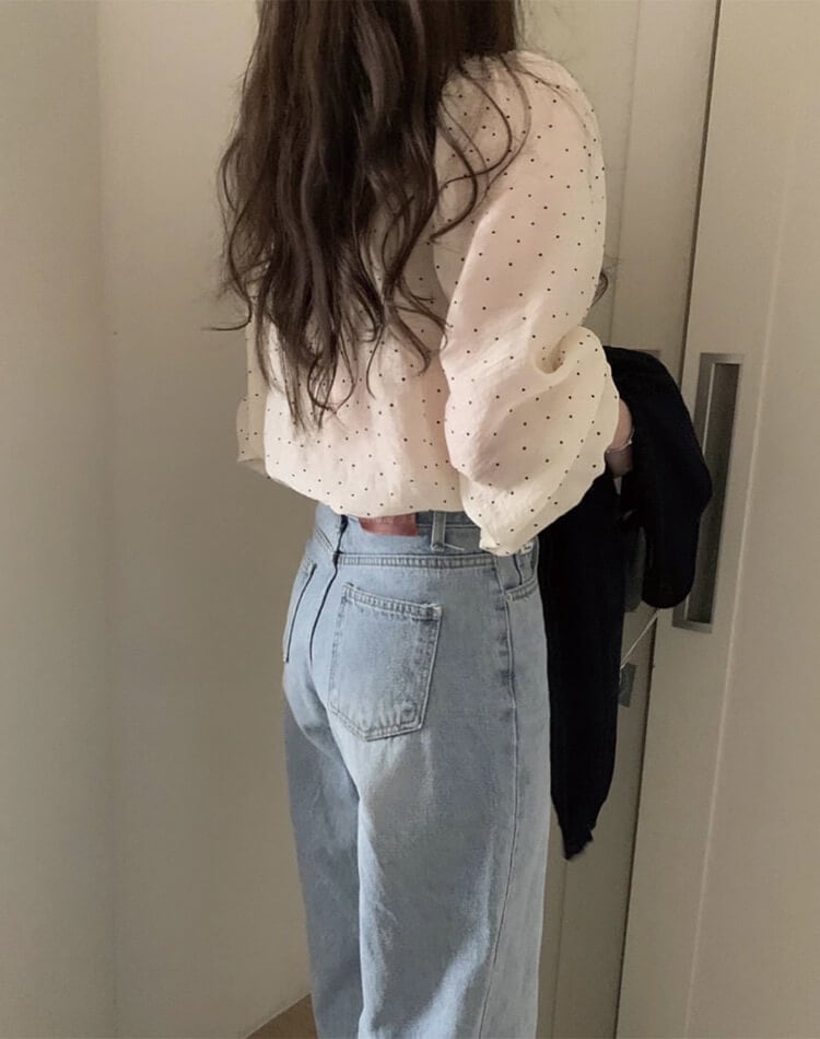 ふんわりドット×スカーフタイで魅せる、上品かわいい大人ブラウス