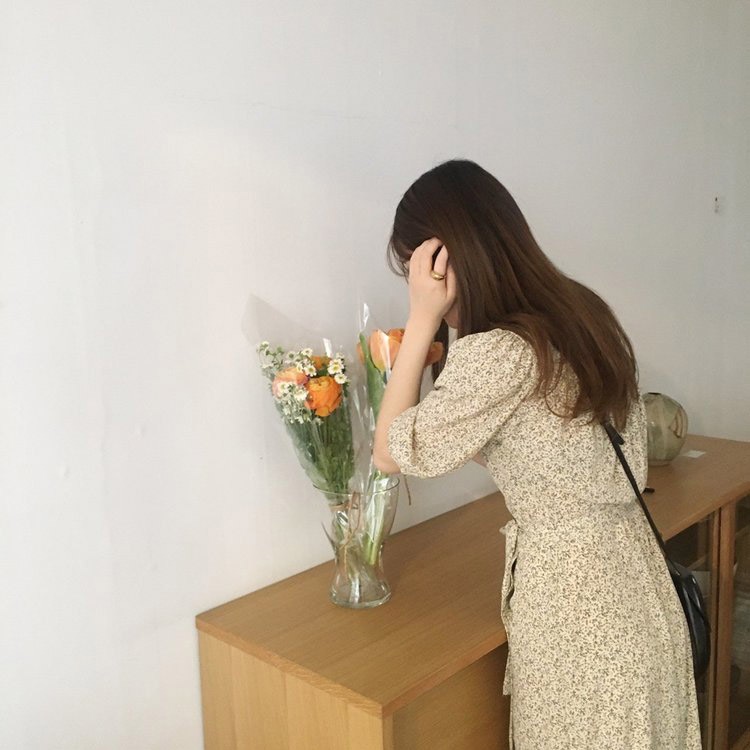 Vネック カシュクール風 花柄ワンピース