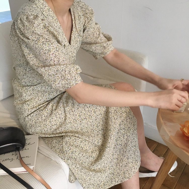 Vネック カシュクール風 花柄ワンピース