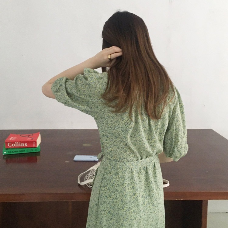 Vネック カシュクール風 花柄ワンピース