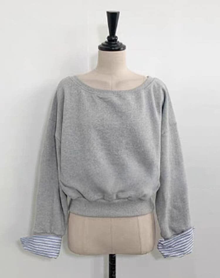 ボーダー袖でカジュアルだけどきれいめに。上品さと抜け感を両立したレイヤード風スウェットトップス