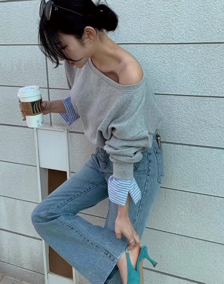 ボーダー袖でカジュアルだけどきれいめに。上品さと抜け感を両立したレイヤード風スウェットトップス