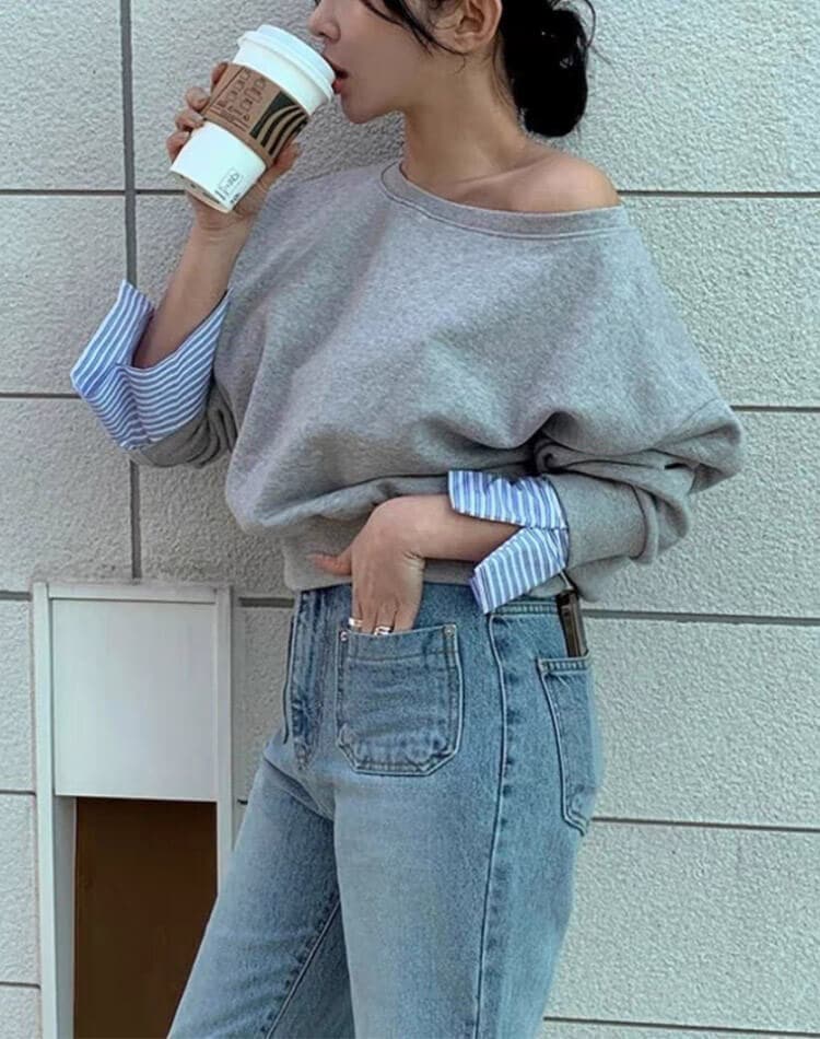 ボーダー袖でカジュアルだけどきれいめに。上品さと抜け感を両立したレイヤード風スウェットトップス