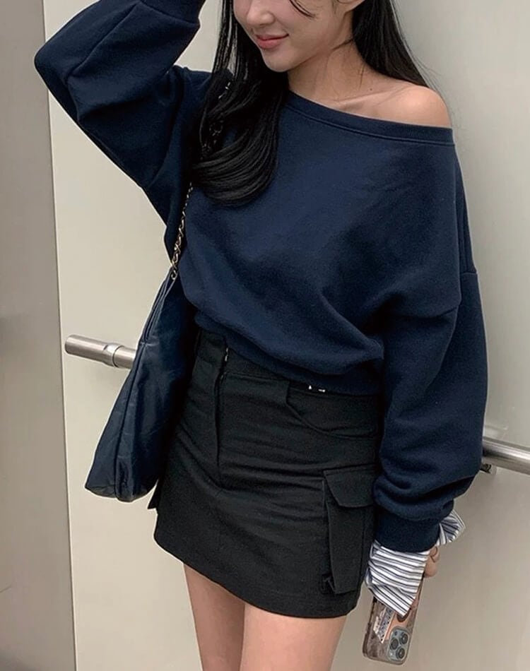 ボーダー袖でカジュアルだけどきれいめに。上品さと抜け感を両立したレイヤード風スウェットトップス