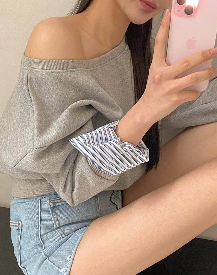 ボーダー袖でカジュアルだけどきれいめに。上品さと抜け感を両立したレイヤード風スウェットトップス