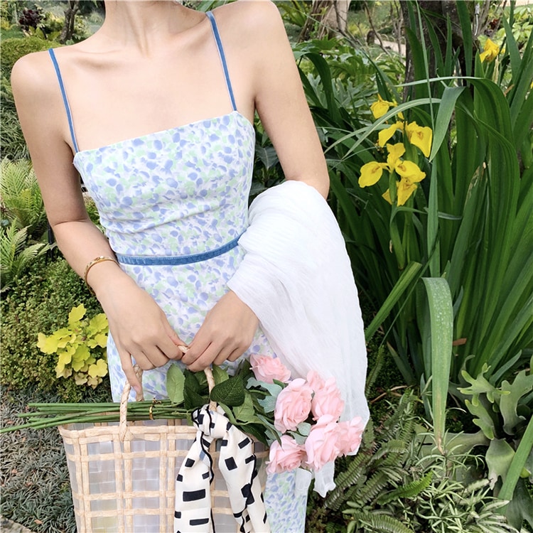 大胆背中みせ 花柄 タイトワンピース