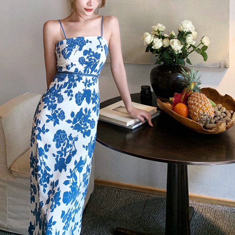 【Donna Karan】青の花柄ミディ丈タイトワンピース 大胆背中みせ 花柄 タイトワンピース | レディースファッション