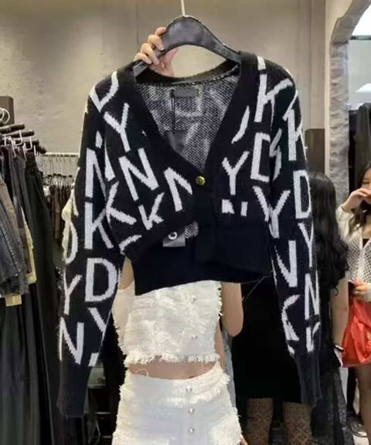 金ボタン アシンメトリー 柄ニット ショート丈 カーディガン