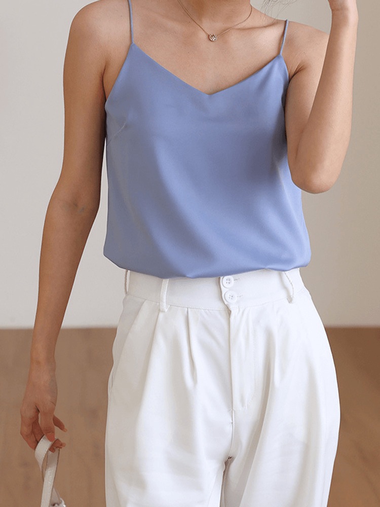 1枚で決まる。美シルエットのカップ付きキャミソール

