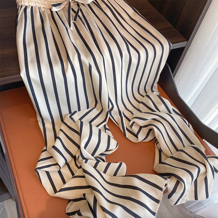 てろんと感 ストライプ柄 ストレート ワイドパンツ