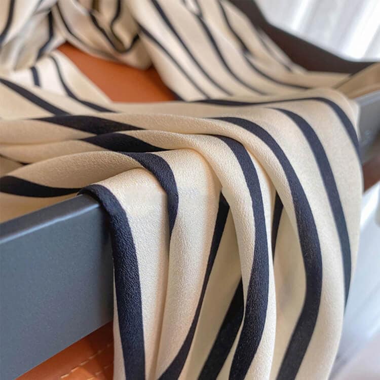 てろんと感 ストライプ柄 ストレート ワイドパンツ