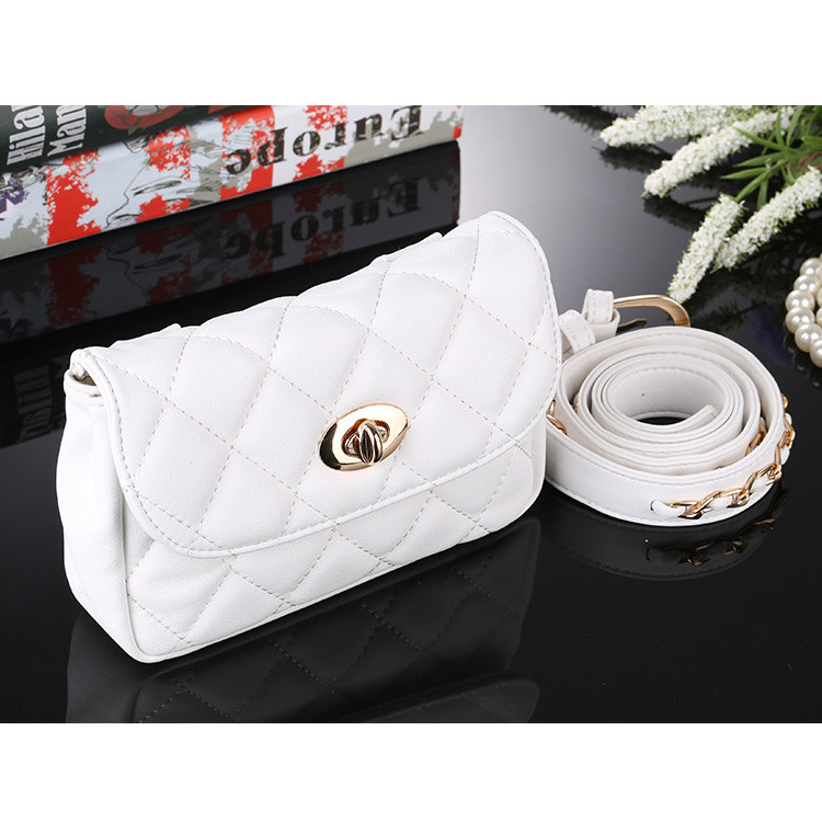 チェーンベルト ダイヤステッチ ボディバッグ